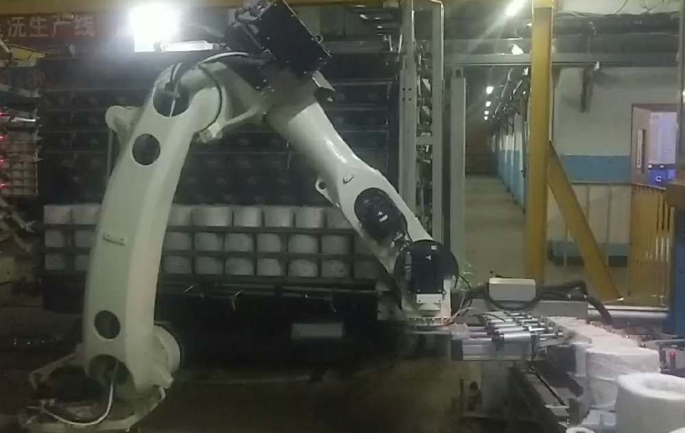 吉林化纖集團(tuán)_機(jī)器人絲餅視覺識(shí)別智能拾取